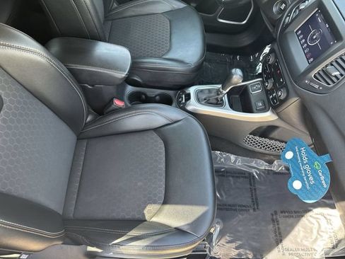 Used 2019 Jeep Compass Latitude FWD image 29