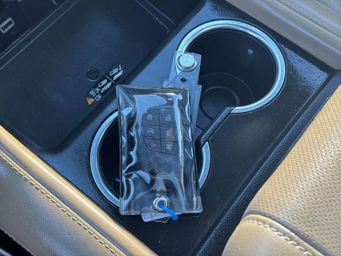 Used 2024 Chevrolet Suburban Premier w/ Advanced Technology Package image 38