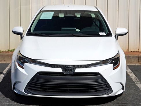 Used 2023 Toyota Corolla LE w/ Carpet Mat Package (TMS) FWD image 40