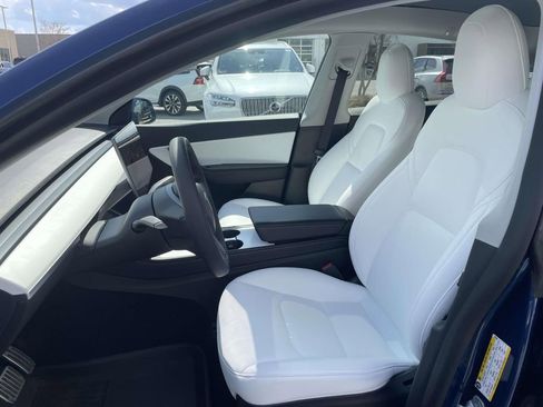 Used 2022 Tesla Model Y Long Range image 8