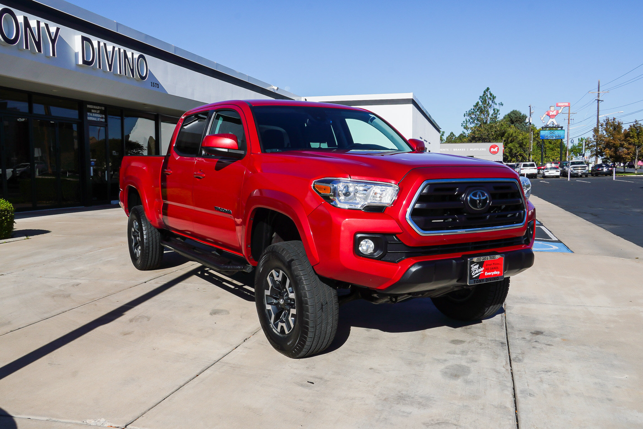Used 2019 Toyota Tacoma SR5 AWD/4WD image 2