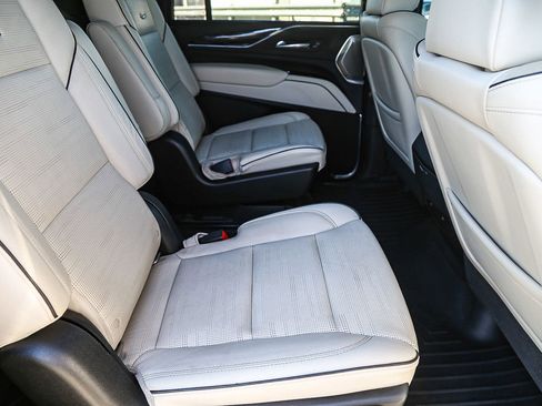 Used 2021 Cadillac Escalade ESV Sport w/ Driver Assist Tech Package AWD/4WD image 16