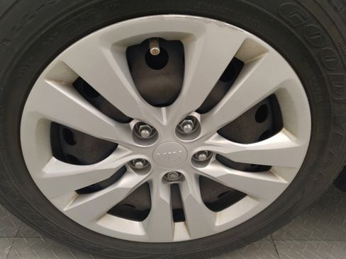 Used 2020 Kia Soul LX image 31