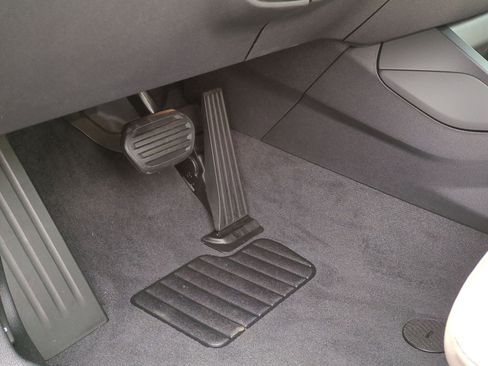 Used 2026 BMW 228i w/ Technology Package image 17