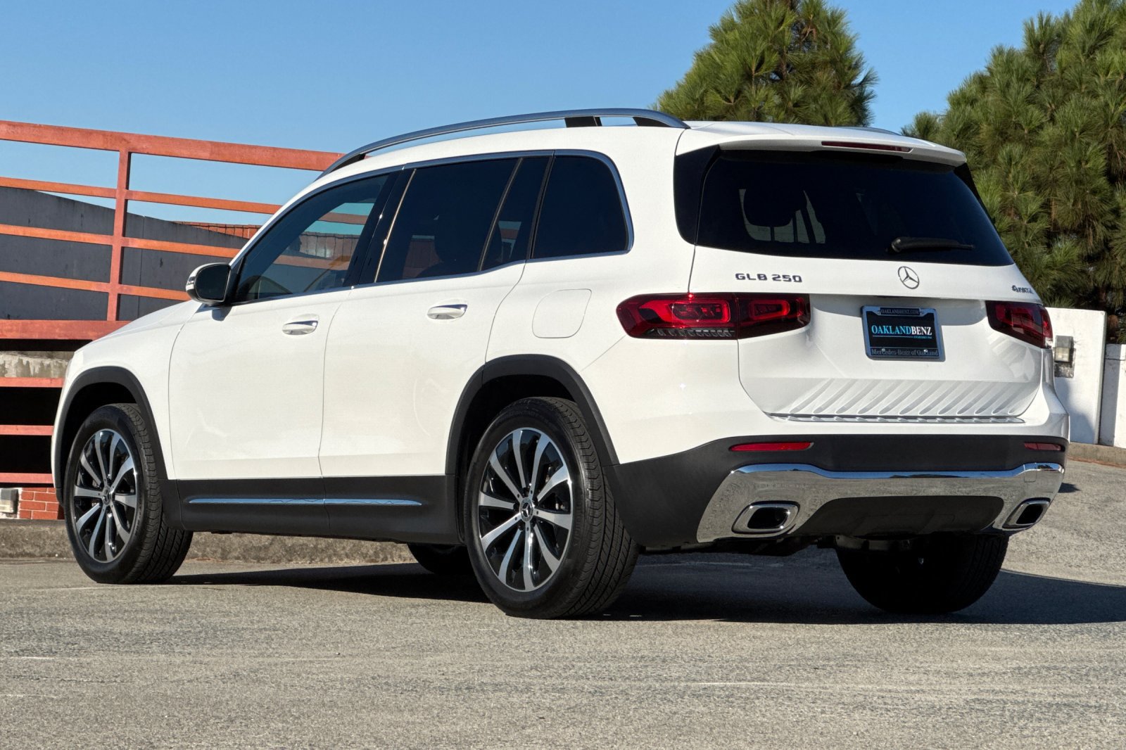 Used 2023 Mercedes-Benz GLB 250 4MATIC image 6