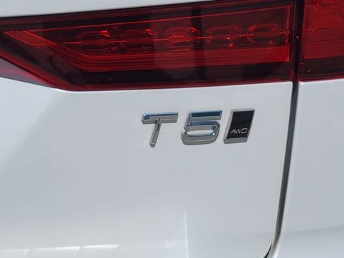 Used 2020 Volvo V60 T5 Cross Country image 13