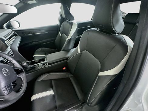 Used 2025 Toyota Camry SE FWD image 13