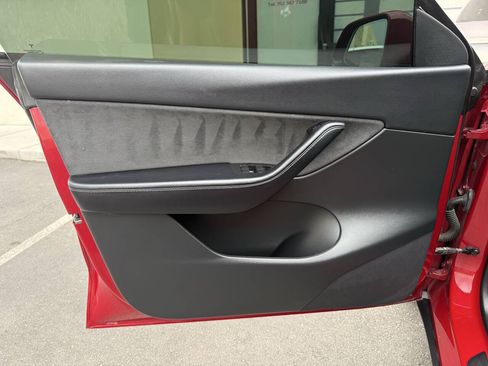 Used 2022 Tesla Model Y Performance AWD/4WD image 18