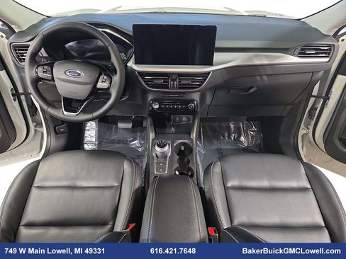 Used 2024 Ford Escape Platinum image 9