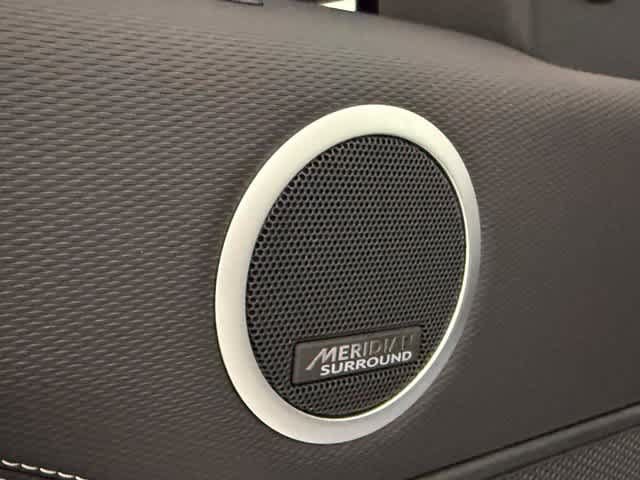 New 2026 Land Rover Discovery Limited Edition AWD/4WD image 19