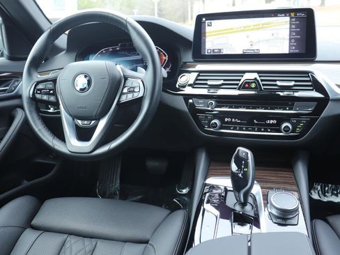 Certified 2022 BMW 540i image 25