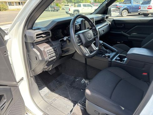 Used 2025 Toyota 4Runner 4WD image 10