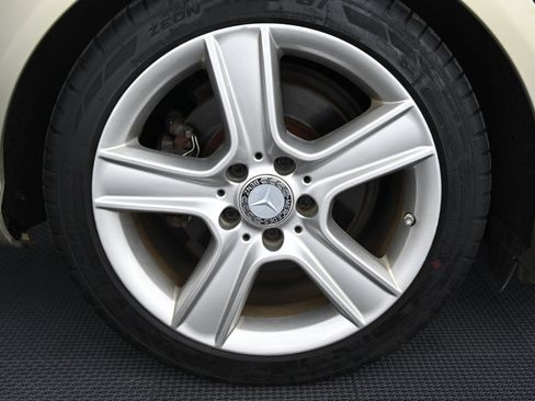 Used 2010 Mercedes-Benz C 300 Sport image 40
