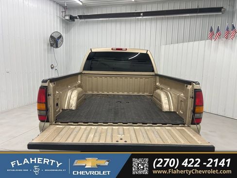 Used 2005 GMC Sierra 2500 SLE w/ Heavy-Duty Power Package image 18