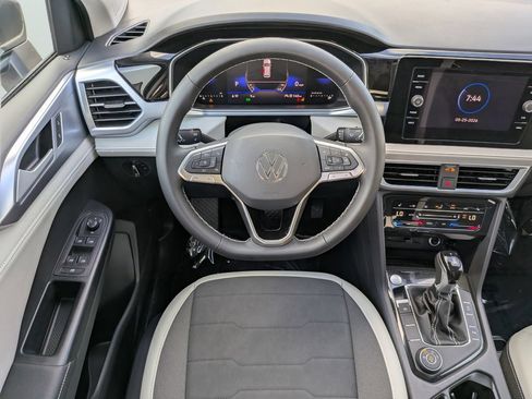 New 2026 Volkswagen Taos SE AWD/4WD image 10