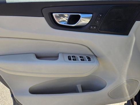 Used 2023 Volvo XC60 B5 Ultimate w/ Climate Package FWD image 18