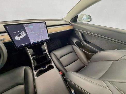 Used 2020 Tesla Model 3 Standard Range Plus RWD image 12