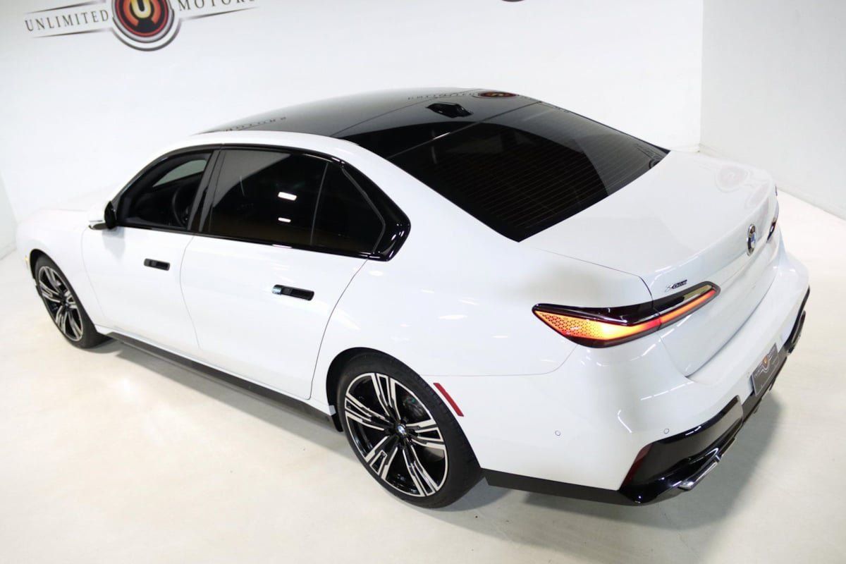Used 2023 BMW 760i xDrive AWD/4WD image 26