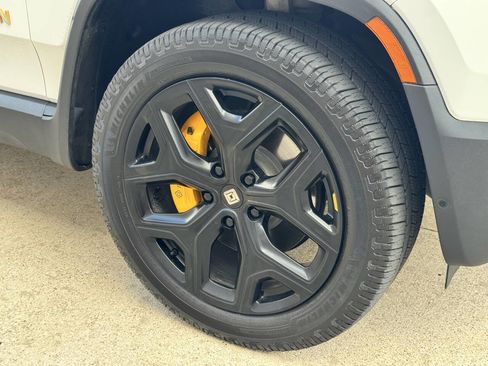 Used 2022 Rivian R1S Launch Edition image 46