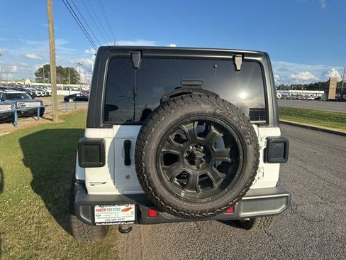 Used 2019 Jeep Wrangler Unlimited Sahara w/ Uconnect 4C Nav & Sound Group AWD/4WD image 8