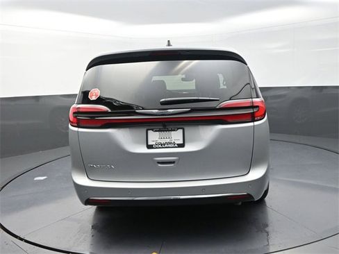 New 2026 Chrysler Pacifica Select image 6