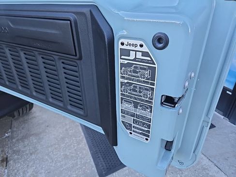 Used 2024 Jeep Wrangler Sport S image 85