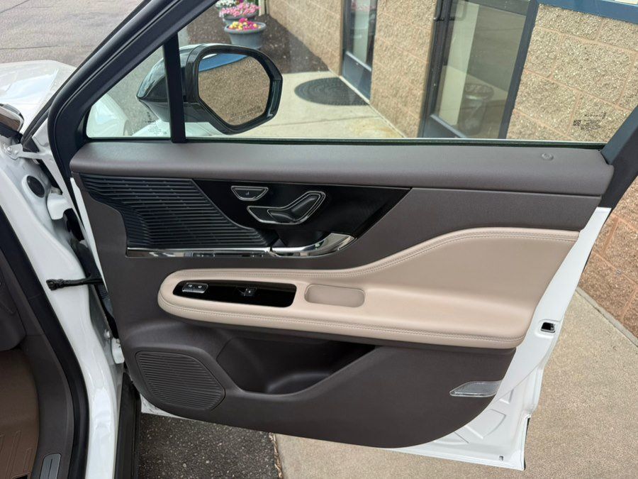 Used 2020 Lincoln Corsair AWD w/ Premium Package image 31