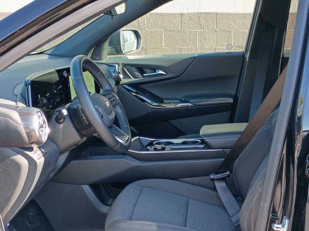 Used 2026 Chevrolet Equinox LT AWD/4WD image 16