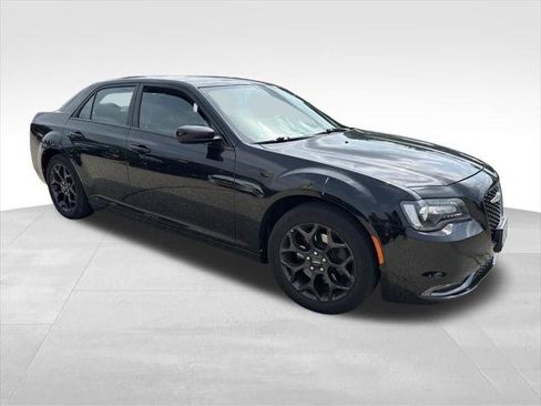 Certified 2019 Chrysler 300 S AWD/4WD image 1