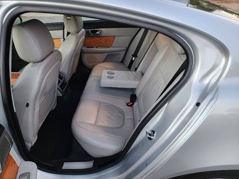 Used 2010 Jaguar XF Luxury RWD image 14