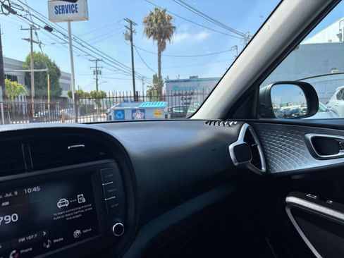 Used 2025 Kia Soul LX w/ LX Technology Package FWD image 35