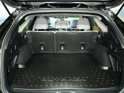 Used 2025 Subaru Outback Premium image 52