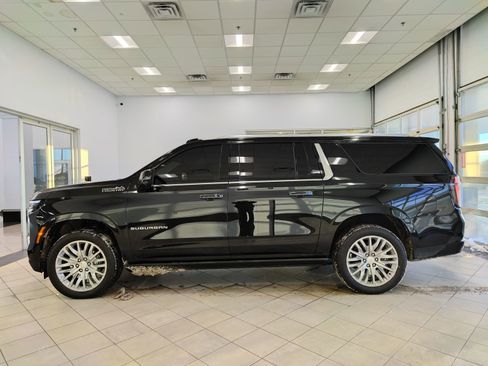 Used 2025 Chevrolet Suburban High Country image 6