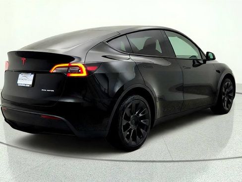Used 2023 Tesla Model Y Long Range AWD/4WD image 5