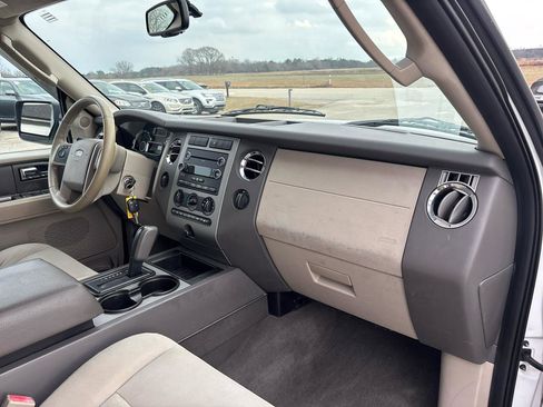 Used 2010 Ford Expedition XLT image 26