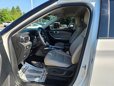 Certified 2022 Ford Explorer XLT w/ Equipment Group 202A AWD/4WD image 21
