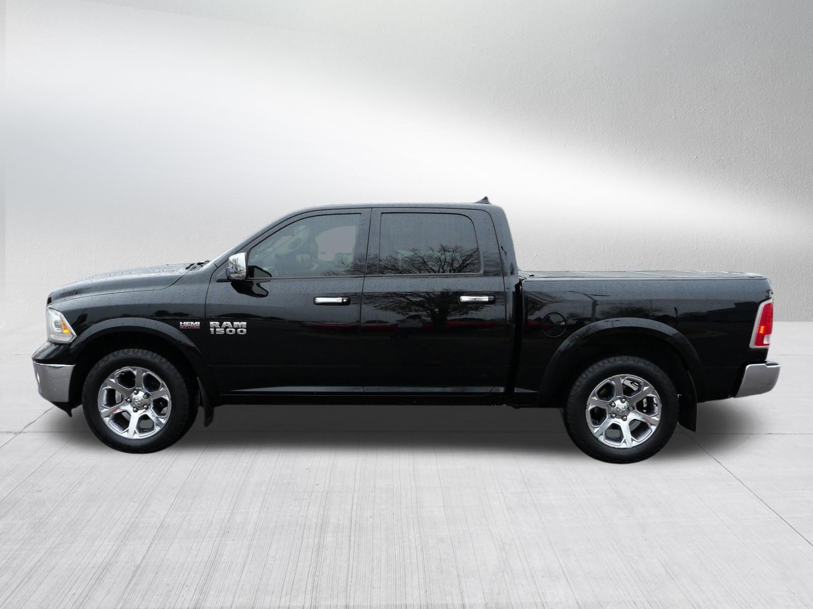 Used 2015 RAM 1500 Laramie w/ Convenience Group AWD/4WD image 4