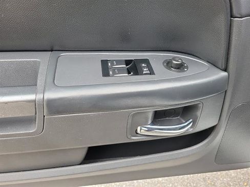 Used 2011 Dodge Challenger SE image 17