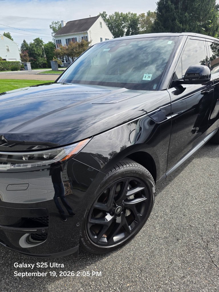 Used 2024 Land Rover Range Rover Sport SE AWD/4WD image 2