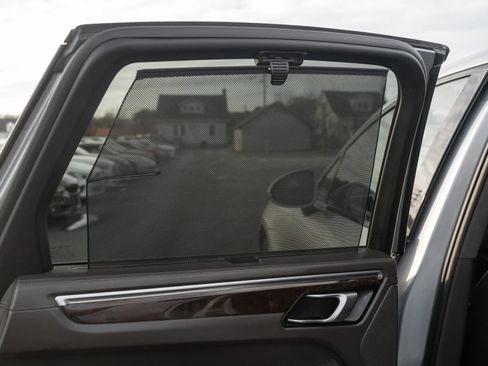 Used 2015 Porsche Macan Turbo image 9