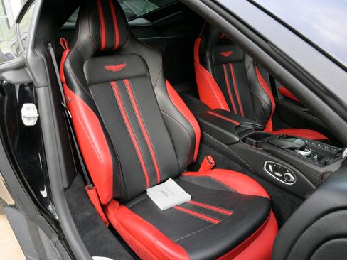 Used 2019 Aston Martin V8 Vantage Coupe image 37