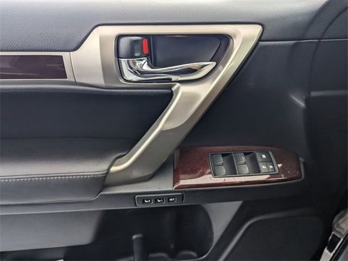 Used 2017 Lexus GX 460 Luxury image 31