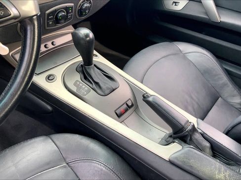 Used 2004 BMW Z4 2.5i image 12
