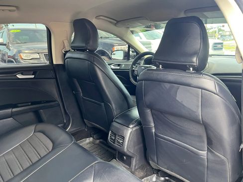 Used 2018 Ford Fusion SE w/ Fusion SE Technology Package FWD image 17