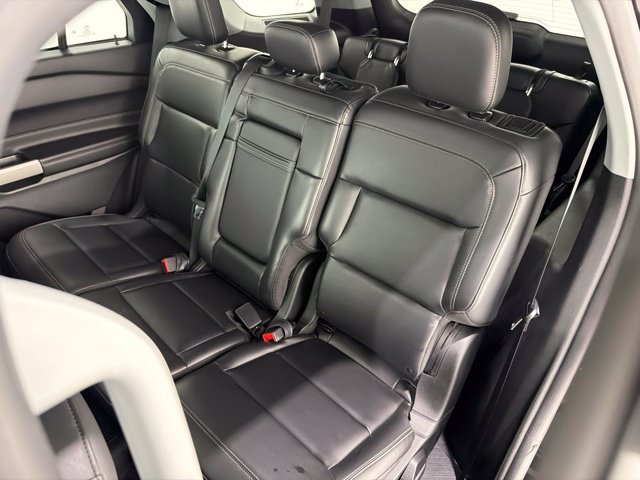 Used 2021 Ford Explorer XLT w/ Equipment Group 202A AWD/4WD image 16