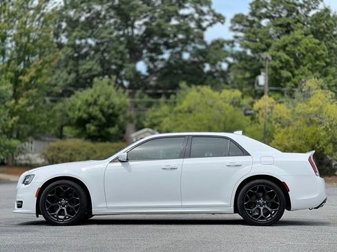 Used 2019 Chrysler 300 S w/ S Model Appearance Package RWD image 8