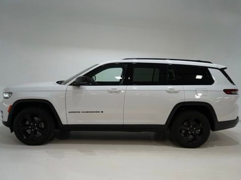 Used 2023 Jeep Grand Cherokee L Laredo image 4
