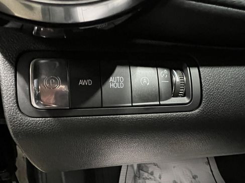 Used 2025 Chevrolet Equinox LT AWD/4WD image 14
