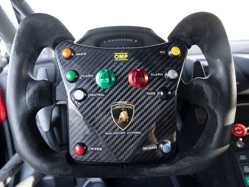 Used 2022 Lamborghini Huracan EVO RWD image 32
