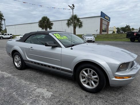 Used 2007 Ford Mustang Premium RWD image 3